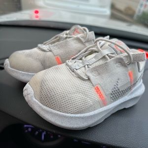 Nike toddler shoes 9C